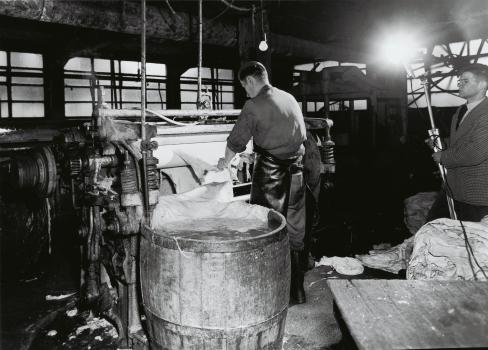 1958: Opnames met zoon Eric aan de multiblitz IIIB in Colle zeemvellenfabriek 
