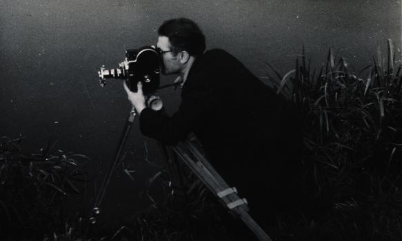 1943:  Met Bolex Paillard 16 mm filmcamera langs de Leieboorden