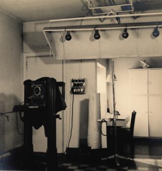 1938: Studio met apparatuur