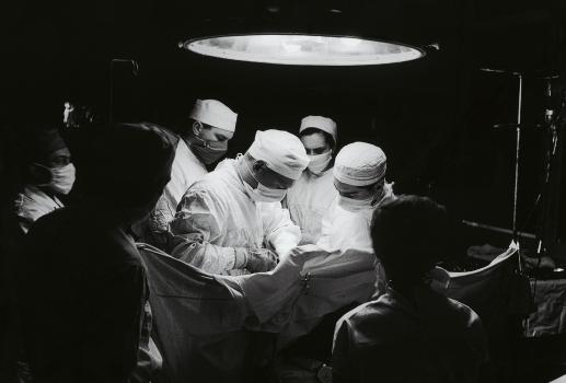 1959: Openhartoperatie in Bijlokeziekenhuis met professor Fritz Derom